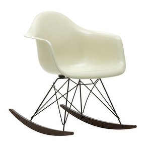 Eames RAR Fiberglass -keinutuoli, parchment/musta/tumma vaahtera