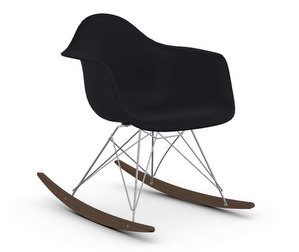 Eames RAR RE -keinutuoli, deep black/kromi/tumma vaahtera
