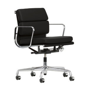 Eames Soft Pad EA217 -työtuoli, musta nahka/kiillotettu alumiini