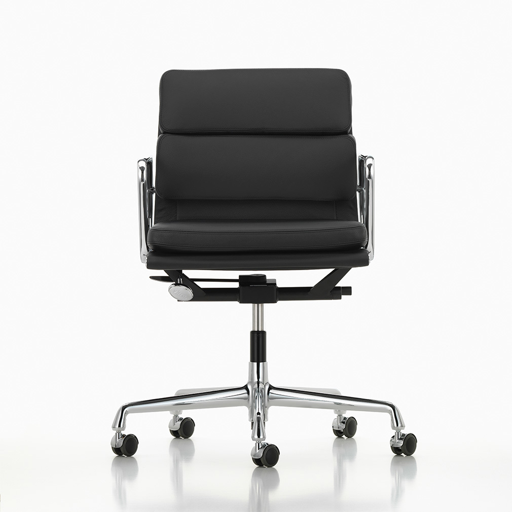 Eames Soft Pad EA217 -työtuoli
