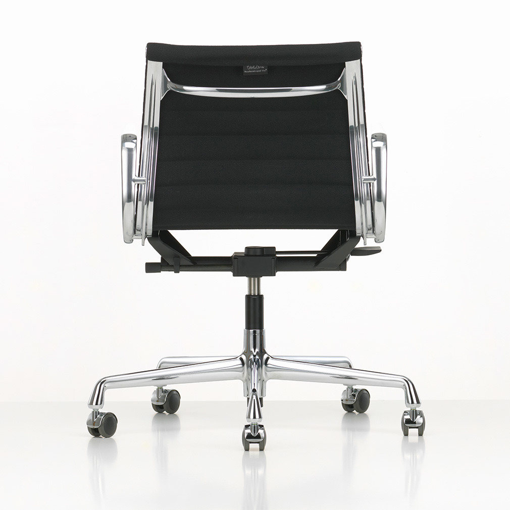 Eames Soft Pad EA217 -työtuoli