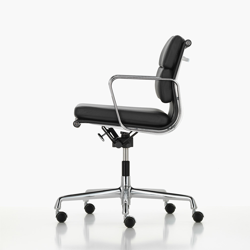 Eames Soft Pad EA217 -työtuoli