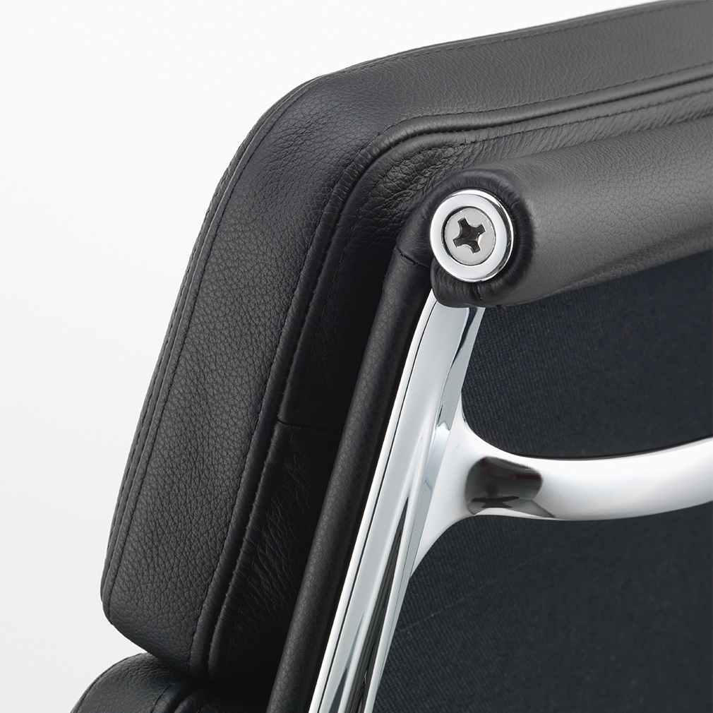 Eames Soft Pad EA217 -työtuoli