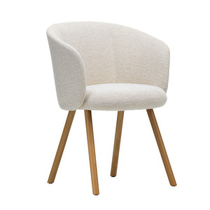 Mikado-tuoli käsinojilla, Nubia-kangas 01 ivory-pearl/tammi