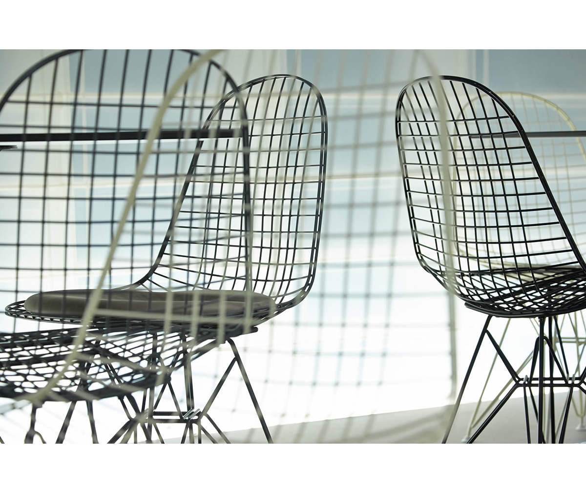 Eames wire store mesh chair